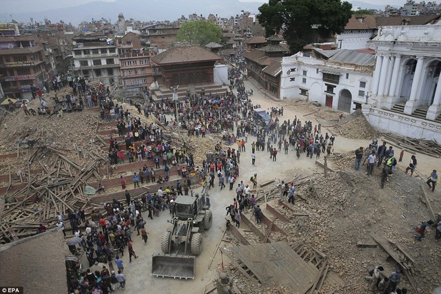 Khung cảnh hoang tàn tại Nepal sau trận động đất. Ảnh: Daily Mail