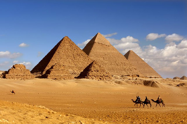 Kim tự tháp Giza.