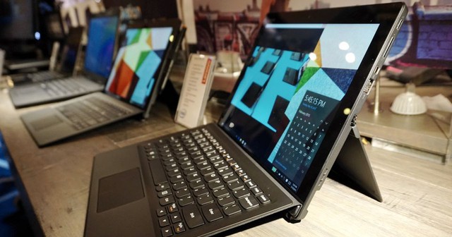  Lenovo Miix 700 là đối thủ cạnh tranh trực tiếp với Surface Book của Microsoft. 