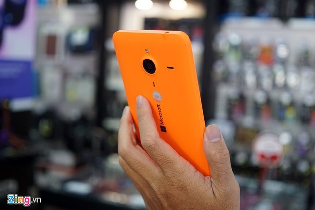 Lumia 640 XL là sản phẩm hiếm hoi thuộc dòng Lumia có sức bán tốt. Ảnh: Duy Tín.