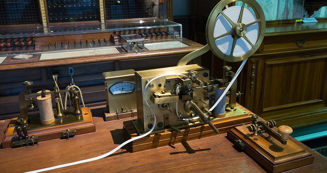 Chiếc máy điện tín dùng để mã hóa và gửi tín hiệu do Morse phát minh.