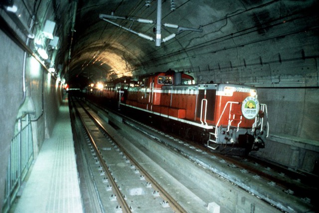 Đường hầm Seikan là đường hầm dưới biển dài nhất thế giới với tổng chiều dài 53,85 km.