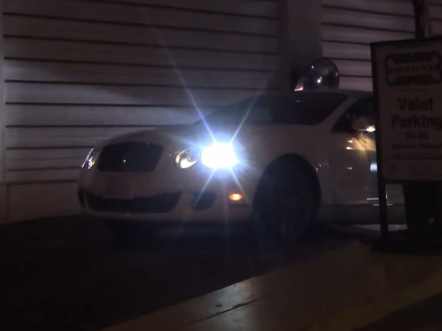 Chiếc Bentley Coupe màu trắng này là một món quà của Eminem. Chiếc xe có giá khoảng 200.000 USD.