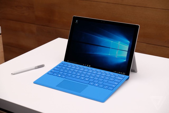  Đối thủ lớn nhất của Surface Pro 4 có lẽ là chiếc iPad Pro của Apple và Pixel C của Google 