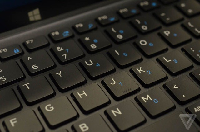  Bàn phím rời cũng như TouchPad của XPS 12 mới đã được cải thiện đáng kể 