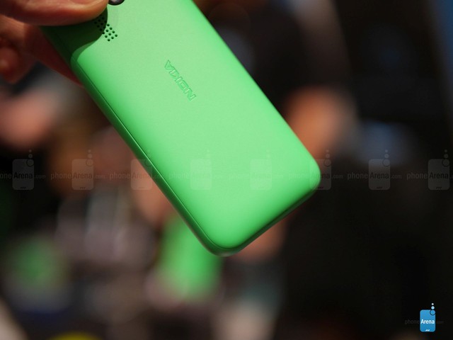 Điều đáng tiếc là Nokia 215 không hỗ trợ kết nối 3G nhưng với giá bán 29 USD, người dùng thị trường giá rẻ khó có thể đòi hỏi hơn.