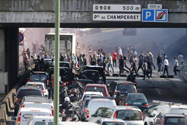 Làn sóng biểu tình căng thẳng chống Uber tại Pháp