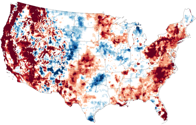  Bản đồ hạn hán của NASA ghi lại độ ẩm của đất. Các khu vực phía Tây khô cằn lại chính là những nơi được dự đoán là có lượng mưa dày đặc nhất. 