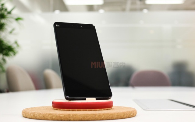 Mi Note được coi là 1 dòng sản phẩm mới của Xiaomi với điểm nổi bật là màn hình lớn.