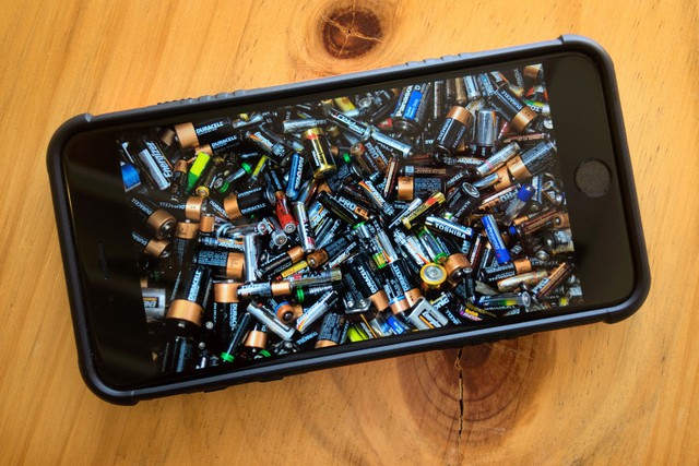  Người dùng vẫn tỏ ra rất hài lòng với thời lượng pin của bộ đôi iPhone mới. 