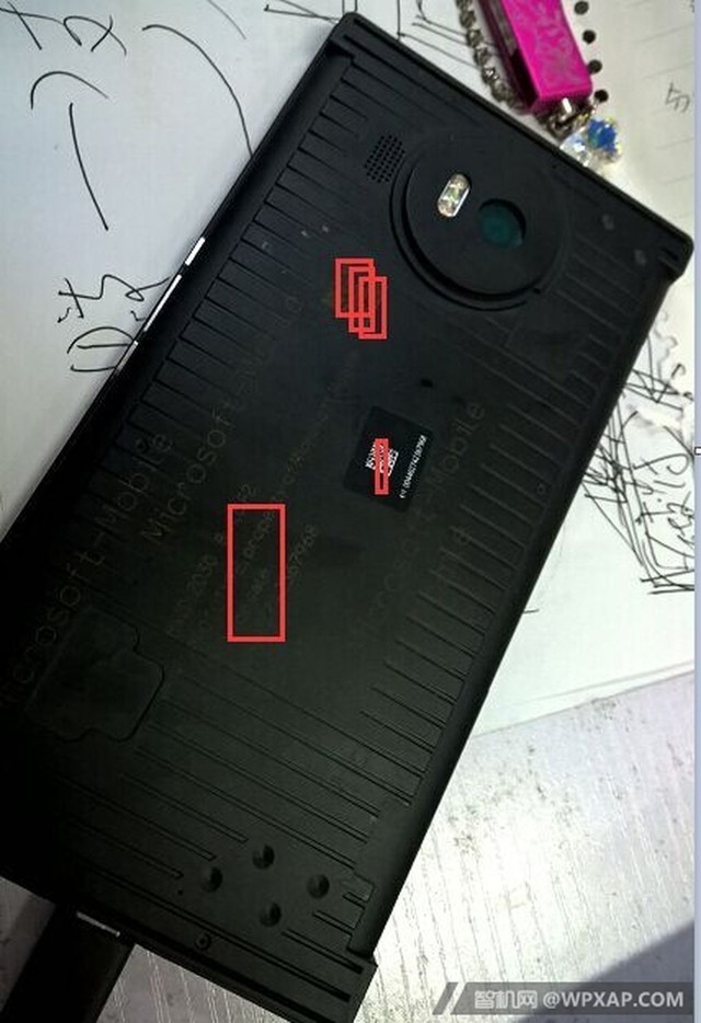 Mặt lưng nguyên mẫu Lumia 950 XL
