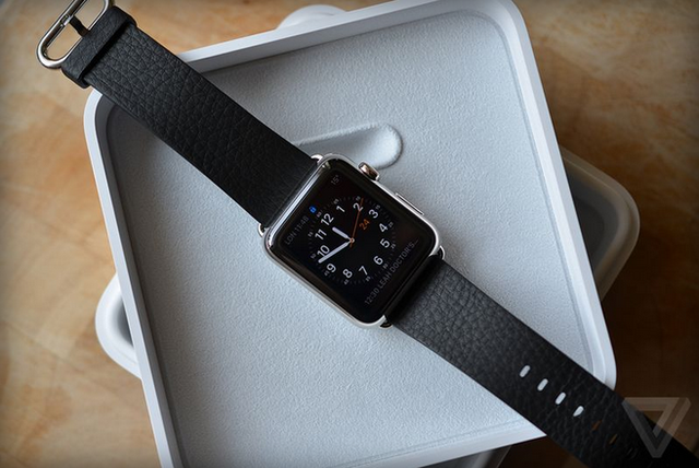 Phải đến tháng 6, người dùng mới có thể mua trực tiếp Apple Watch tại các cửa hàng Apple.