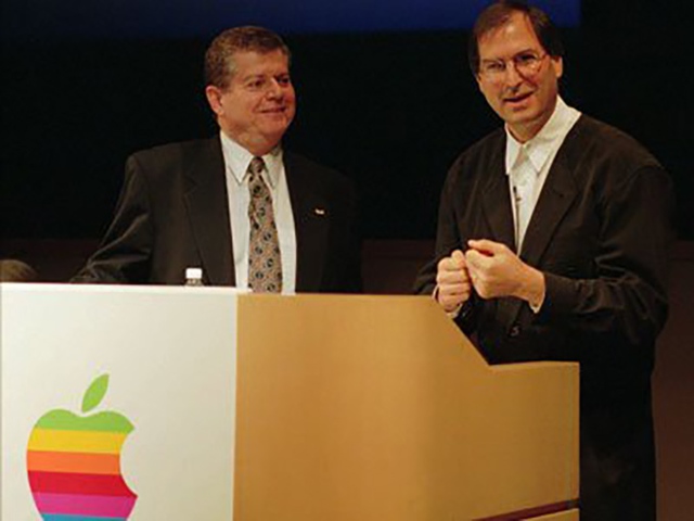 Amelio là người có công đưa Steve Jobs trở lại Apple và giúp vực dậy công ty này.