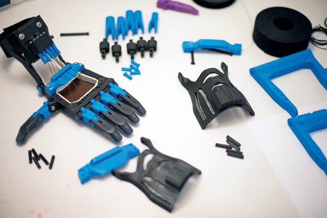 Công nghệ in 3D đã giúp chế tạo những cánh tay giả dễ lắp đặt với chi phí thấp