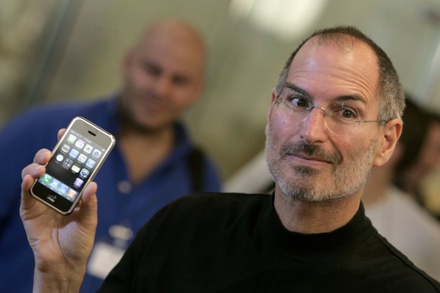 Steve Jobs đã ghi tên mình vào bảng vàng các huyền thoại công nghệ với dòng sản phẩm iPhone vào năm 2007.