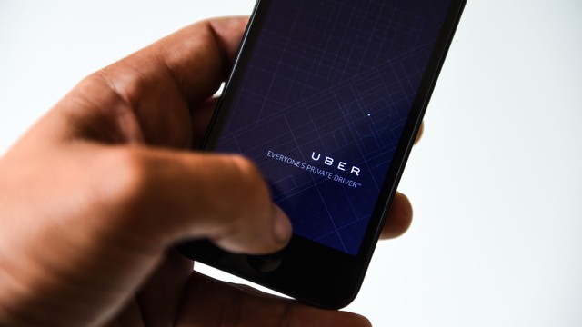 Uber đang đe dọa cuộc sống của lái xe taxi trên toàn thế giới?