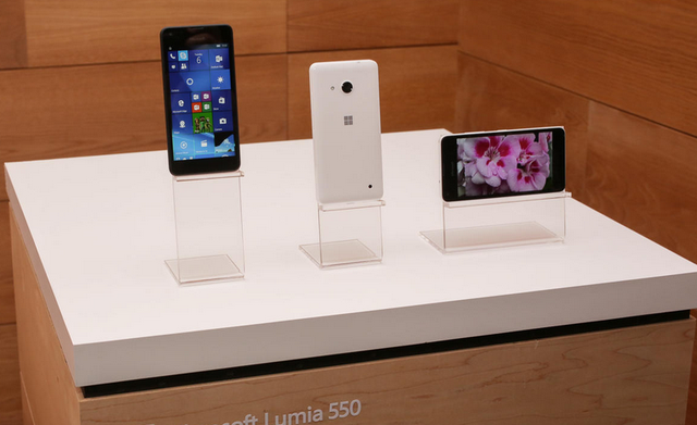  Cận cảnh mẫu Lumia 550 