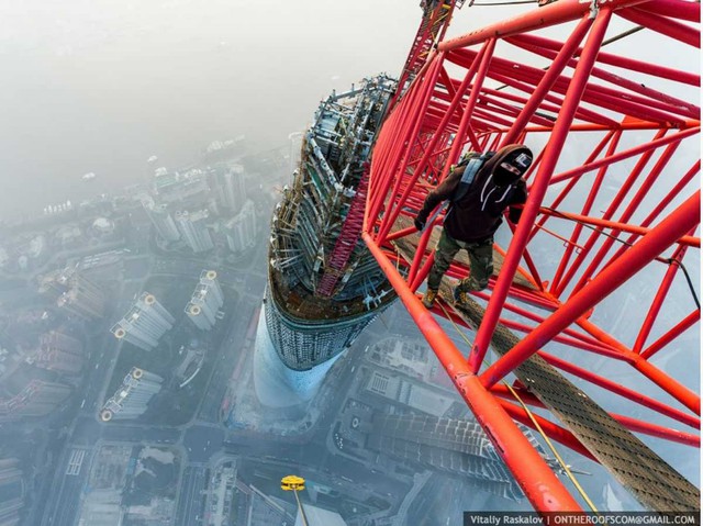 Cả hai cũng đã chinh phục tòa nhà trọc trời cao nhất Trung Quốc Shanghai Tower với độ cao 650 mét.