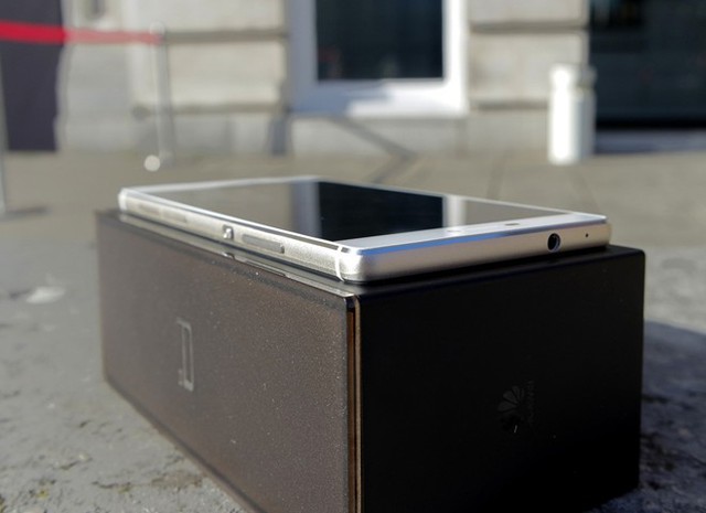 Ảnh thực tế Huawei Ascend P8 mỏng 6,4 mm vừa ra mắt