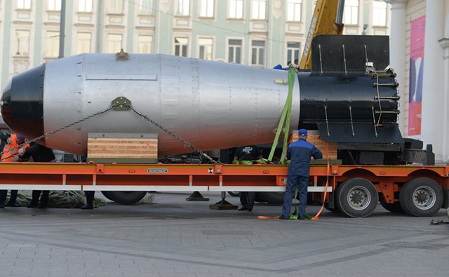 Quả bom cân nặng 27 tấn với chiều dài 8 mét và đường kính 2 mét 