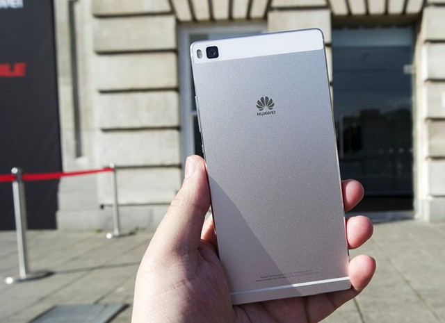 Ảnh thực tế Huawei Ascend P8 mỏng 6,4 mm vừa ra mắt