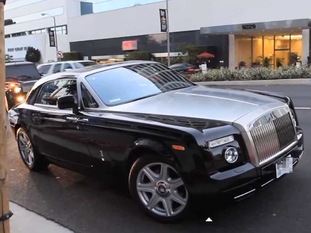 Chiếc xe ưa thích của Dre là chiếc Rolls-Royce Phantom Coupe có giá 450.000 USD.