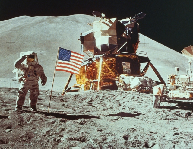 Sự kiện Apollo 11 được phát trên sóng truyền hình chính là liều thuốc cho tâm bệnh của Philo Farnsworth.