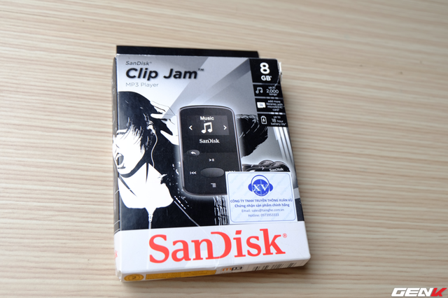 Sandisk Clip Jam cũng được đóng gói đơn giản giống như những sản phẩm khác trong series Sansa Clip