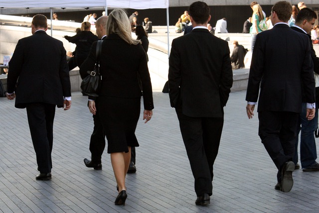 Tới c&ocirc;ng sở tr&ecirc;n đ&ocirc;i ch&acirc;n l&agrave; c&aacute;ch l&ecirc;n d&acirc;y c&oacute;t cho ng&agrave;y mới