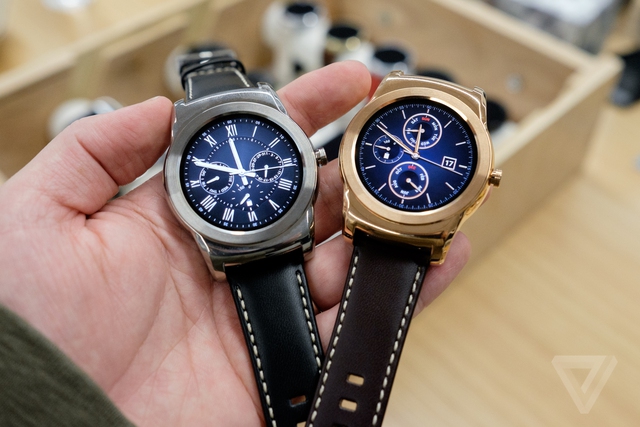 LG Urbane- Chiếc smart watch đầu tiên được cập nhật phiên bản Android Wear mới nhất này.