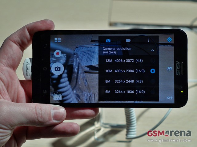 Camera của Zenfone 2 sẽ có đô phân giải 13.0MP, khẩu f/2.0, zero shutter-lag