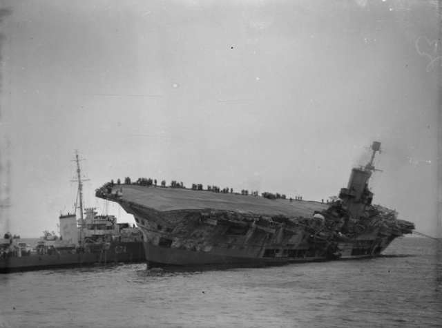  Tàu sân bay HMS Ark Royal bị đánh đắm và Oscar vẫn sống sót. 