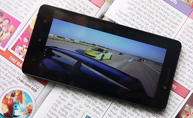 M&agrave;n h&igrave;nh 5.5&rdquo; Full HD cho h&igrave;nh ảnh mịn v&agrave; r&otilde; n&eacute;t