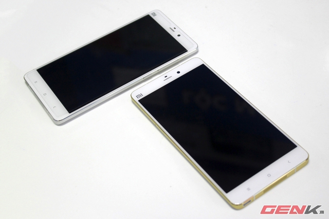 Bộ đôi Xiaomi Mi Note (trái) và Xiaomi Mi Note Pro (phải)