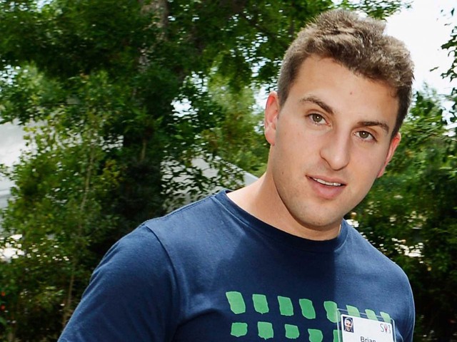 CEO trẻ tuổi của dịch vụ ở ké Airbnb.