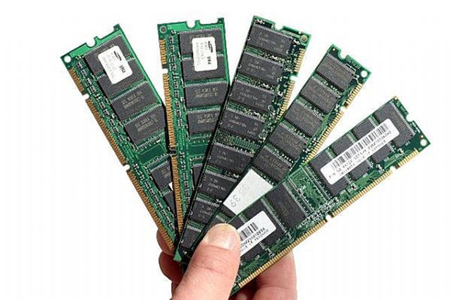 Bộ nhớ RAM ngày nay có thể được tích hợp vào trong các thiết bị di động một cách dễ dàng với dung lượng lớn.