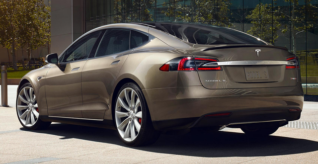 Lỗ 4000 USD/chiếc, Tesla vẫn cố bán?