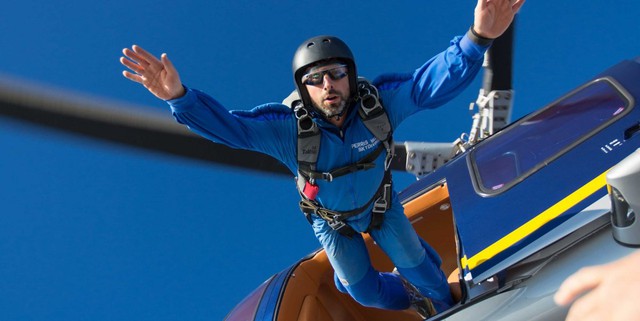 Nhảy dù - bộ môn mạo hiểm ưa thích của người đàn ông giác ngộ Sergey Brin.