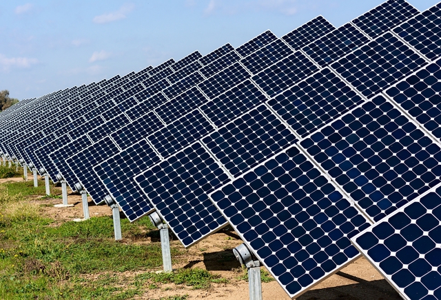  Các tấm pin mặt trời sẽ là tương lai của cuộc cách mạng năng lưọng xanh. 