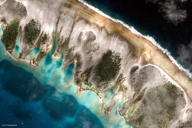 Chuỗi đảo Tuamotus và đảo Gambier thuộc quyền sở hữu của nước Pháp nằm ở ngoài ngơi bờ biển Thái Bình Dương.