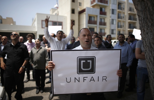 Các cuộc biểu tình chống lại Uber đang diễn ra hết sức dữ dội tại Nam Phi.