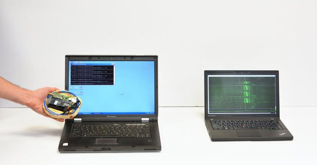 Các nhà nghiên cứu sử dụng thiết bị vừa chế tạo để đọc mật khẩu máy tính.
