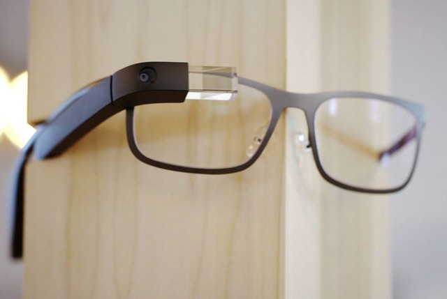 Google Glass thế hệ đầu tiên