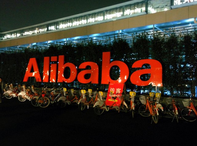  Alibaba vẫn đang tăng trưởng, khiến cho cổ phiếu của gã khổng lồ này vẫn là tài sản giá trị. 