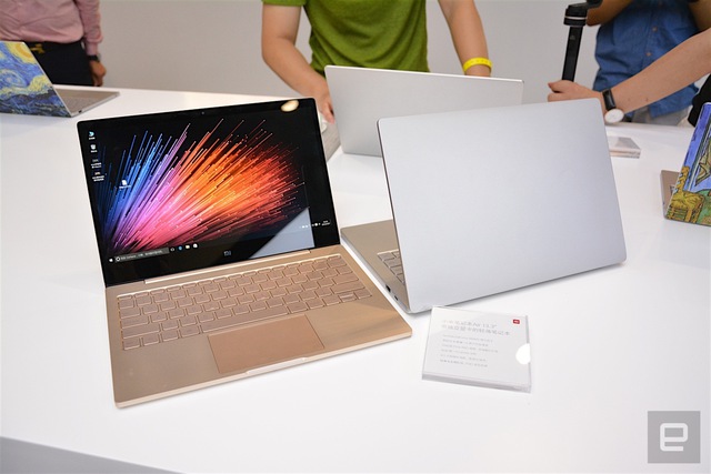  Bộ đôi laptop Xiaomi Mi Notebook Air có 2 màu sắc tùy chọn là xám và vàng 