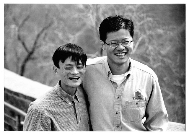  Jack Ma gặp Jerry Yang vào năm 2005, hơn 10 năm sau, số phận hai công ty đã hoàn toàn đổi khác. 