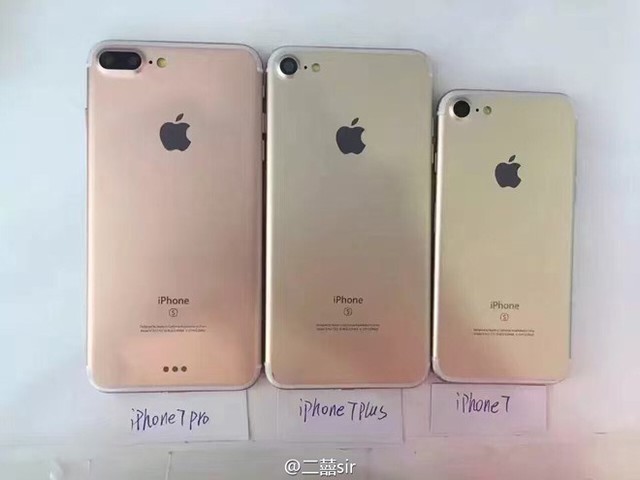  Ba bản mẫu iPhone có cụm camera to và hơi lồi. Riêng phiên bản iPhone 7 Pro có camera kép. Ảnh: Weibo. 
