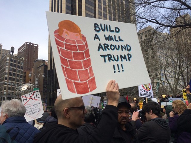  Dân Mỹ biểu tình chống Donald Trump. 