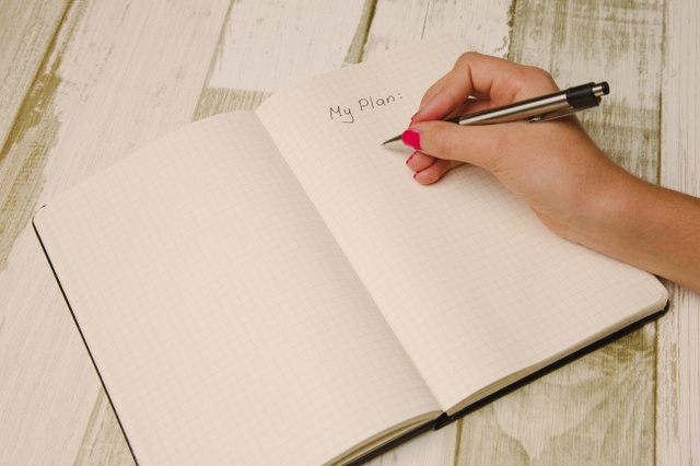 Đã bao lâu rồi bạn không dùng đến giấy và bút? Hãy thử viết 1 lá thư tay cho bạn bè, người yêu hoặc cho chính ba mẹ của mình xem nào.