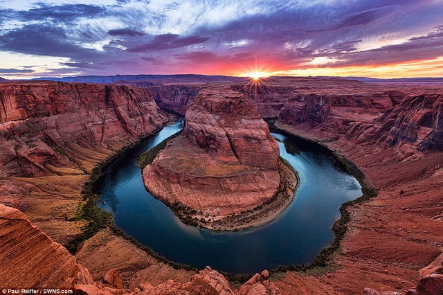  Còn đây là bức ảnh chụp Horseshoe Bend, hồ nước hình móng ngựa ở Arizona, Mỹ. 